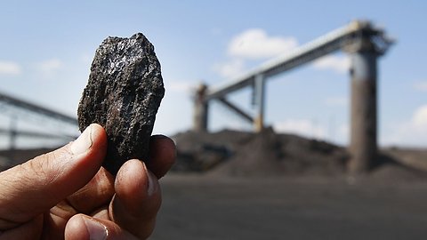 Trump May Reverse Policy On Coal Plants As Usage Falls To 40-Year Low