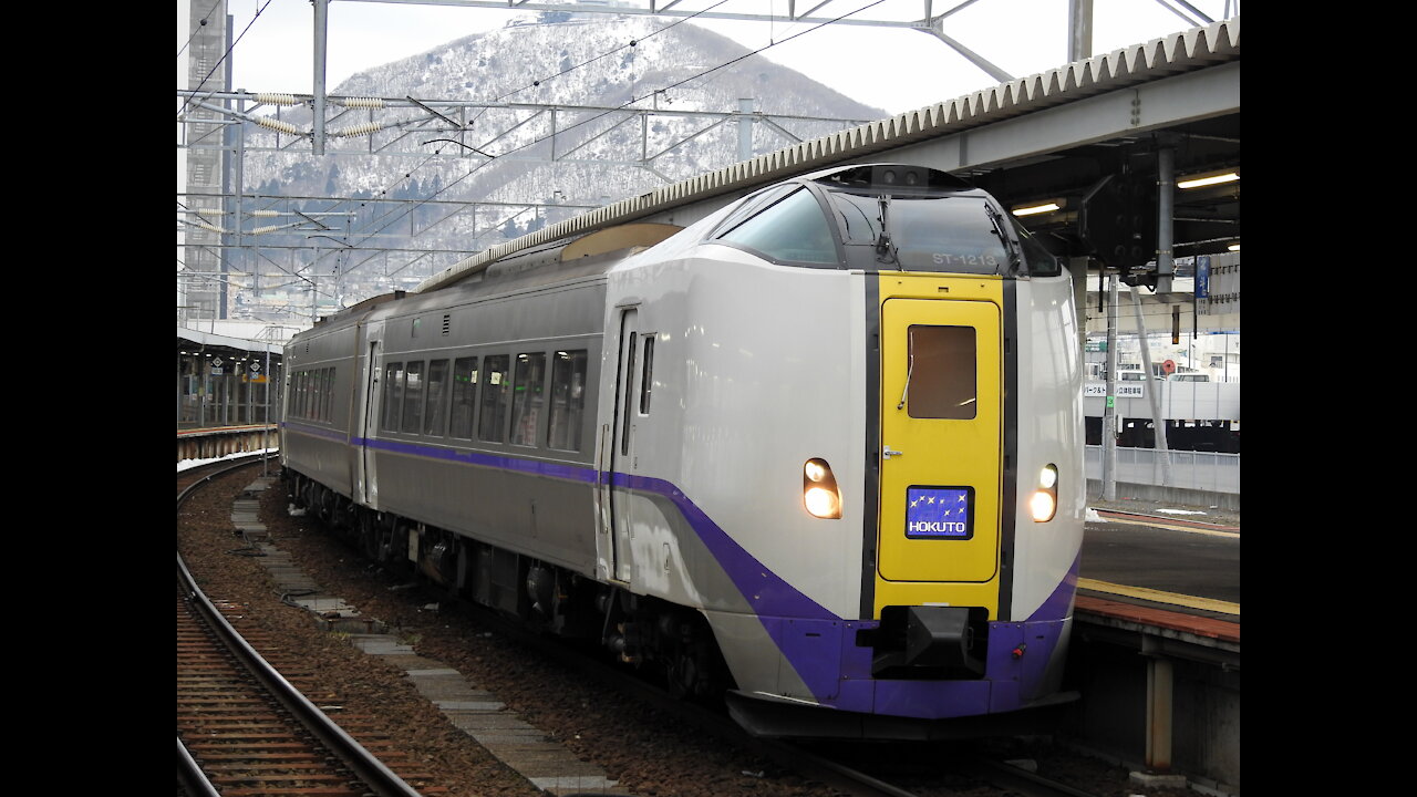 Hokuto leaving Hakodate Station early in the morning