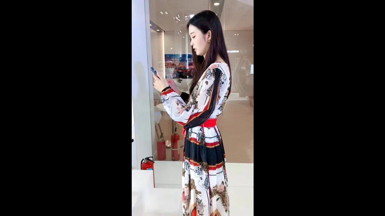 小姐姐今天的衣服好特別特別好看李涼涼#豪哥車模之家#