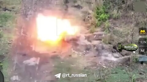 Russian FPV kamikaze drone flies into bunker