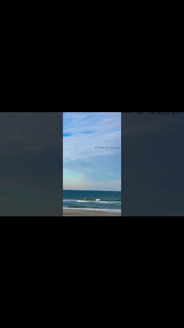 He hired a plane to propose! 😻 What did Elizabeth say? 🤔 Stay tuned!! #shorts