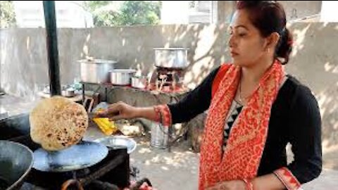 INDIAN Flying Kulchawala || INDIAN STREET FOOD IN MUMBAI.