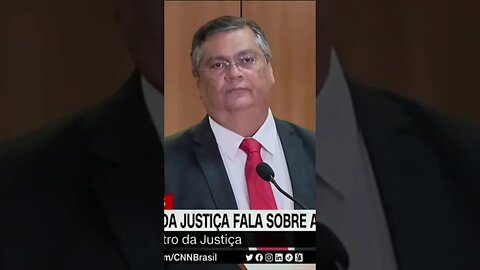 Vandalismo sim, antidemocrático não.