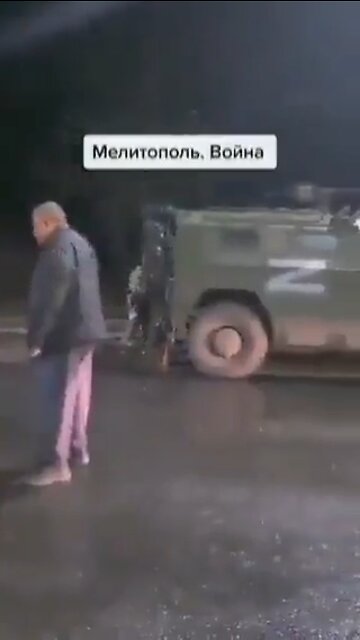 Moments when a Russian living in Ukraine has had enough with Russian invading soldiers
