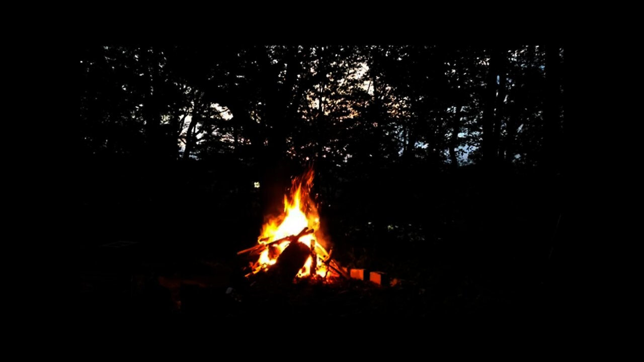 6 minutes of a relaxing campfire
