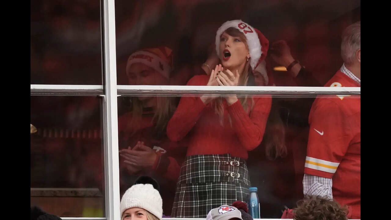 TAYLOR SWIFT SUPPORTING TRAVIS KELCE ON CHRISTMAS | TAYLOR SWIFT | TRAVIS KELCE | HOLLYWOOD