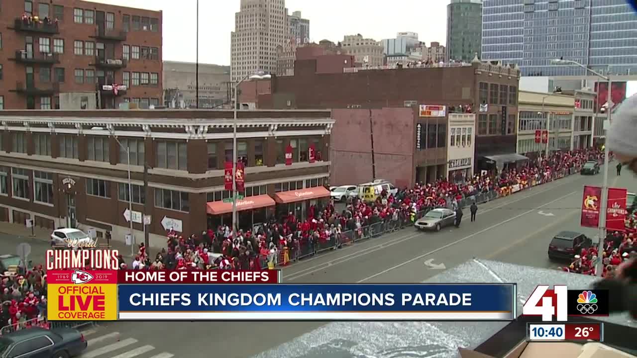 Chiefs fans pack parade route along Grand Bouelvard