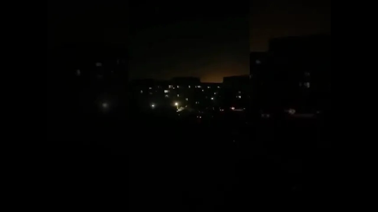 俄罗斯大规模袭击了乌克兰港口城市马里乌波尔，2月24日凌晨6点，炸弹满天飞。