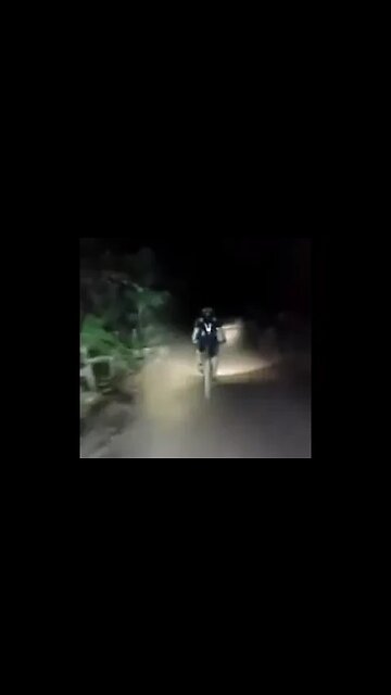 PEDAL NOTURNO TRILHA MTB RAIZ, GALERA TOP E COMEDIA DEMAIS #mtb #pedal #mountainbike #meme #shorts