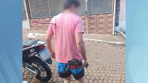 Bom Jesus do Galho: Homem fica com fecha cravada nas costas após briga com vizinho.