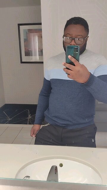 when the restroom gets the vibe right #vibe #dance #selfie #grove