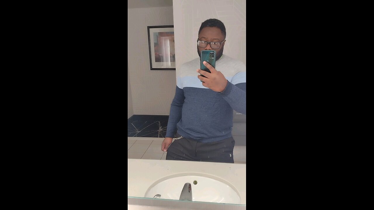 when the restroom gets the vibe right #vibe #dance #selfie #grove
