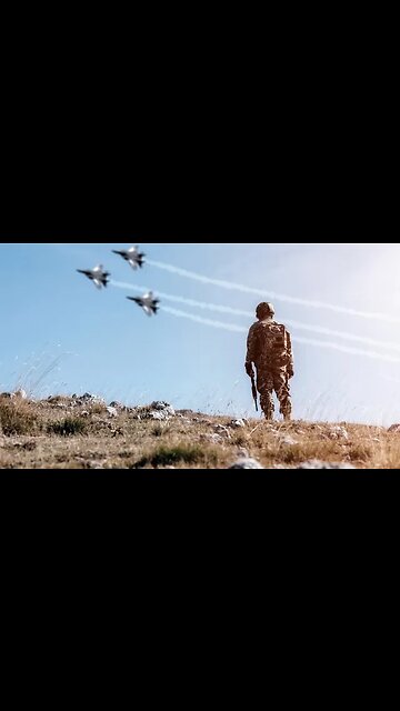 Syrias two airports hit