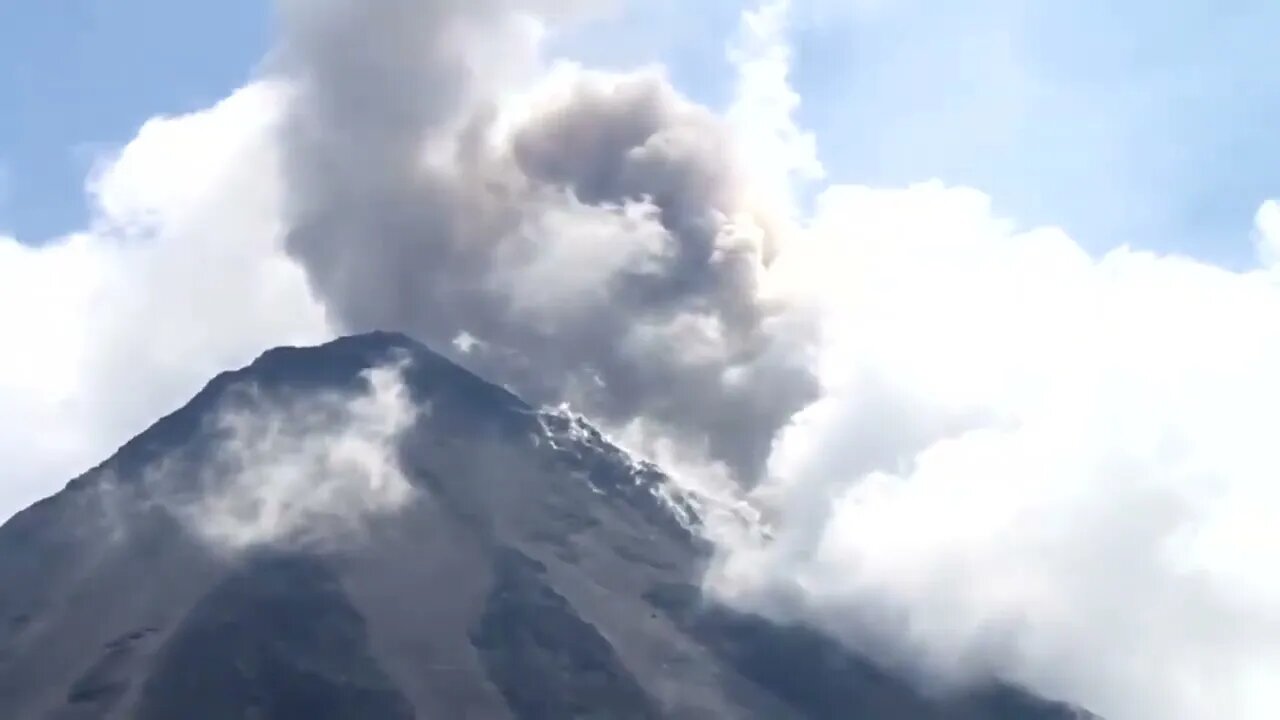 12 Most Amazing And Biggest Volcanic Eruptions-19