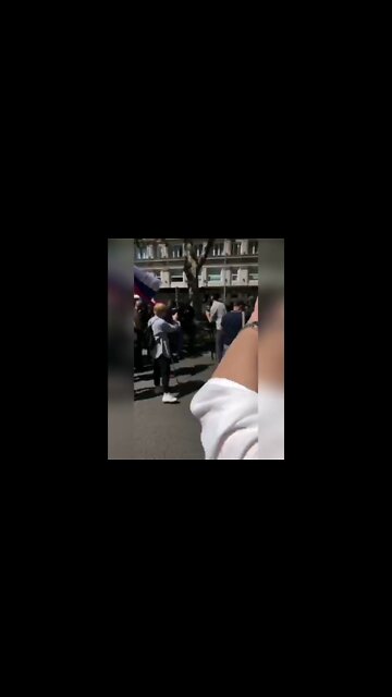 A provocateur with a Ukrainian flag tried to interrupt an Immortal Regiment celebration in Spain. He was detained by police.