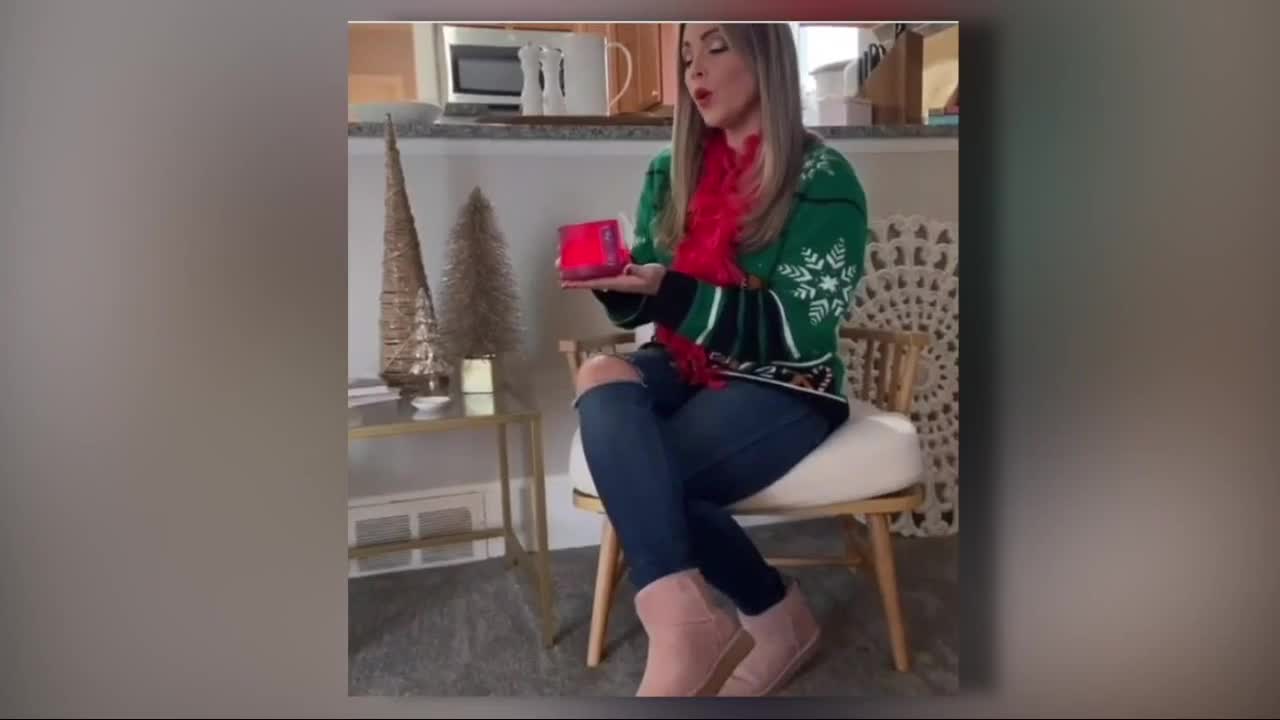 Teacher surprises students with Christmas parody song