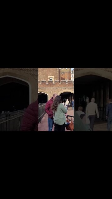 The kings Guards stand guard at St James's Palace #buckinghampalace