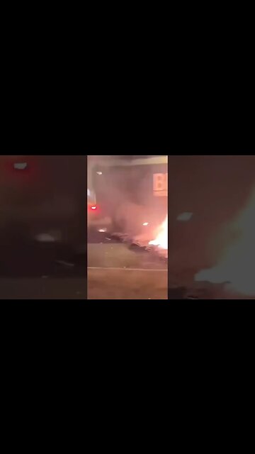 Това не е поредния филм за зомби апокалипсис, а Париж сега...