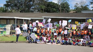 SOUTH AFRICA - Durban - School protest against cellphone tower (Videos) (8AN)