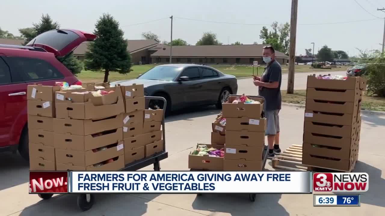 Farmers for America giving away free fresh fruit, vegetables