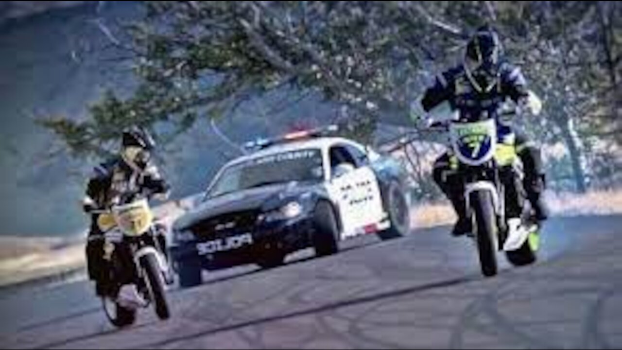 This is called the perfect timing,police vs bikers