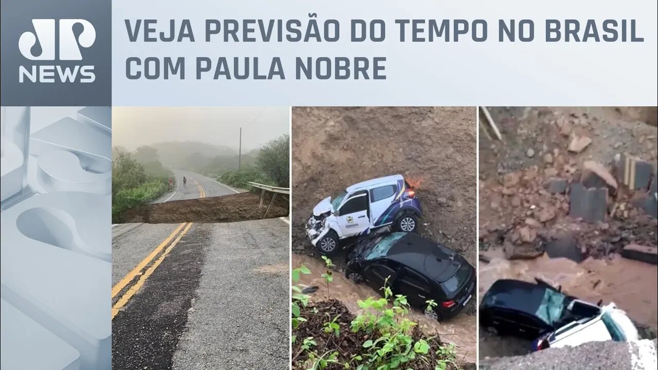 Carros caem em cratera aberta pela chuva no Ceará