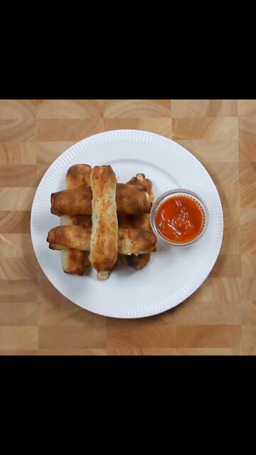 Cheesy Pepperoni Pizza Sticks [GMG Originals]