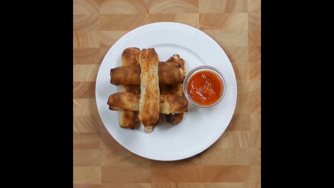 Cheesy Pepperoni Pizza Sticks [GMG Originals]