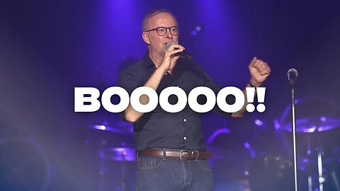 Anthony Albanese Gets Booed By Thousands at Byron Bay Bluesfest