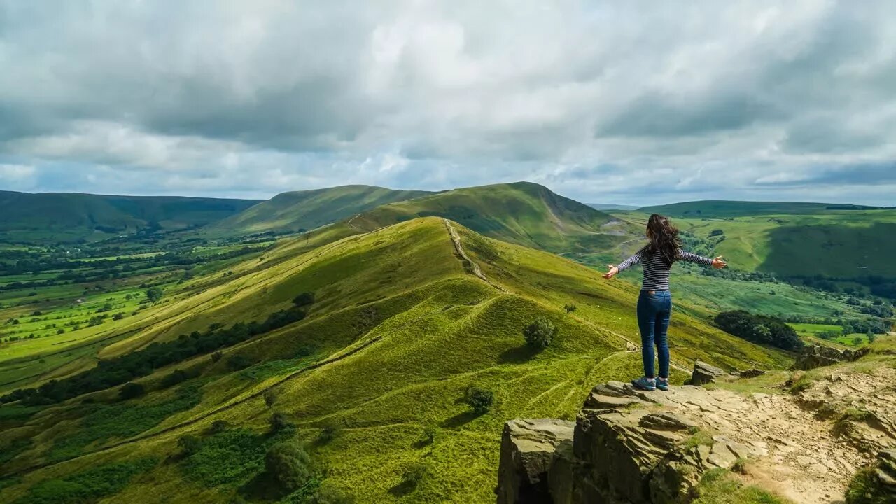 Hiking in Peak District - Mam Tor