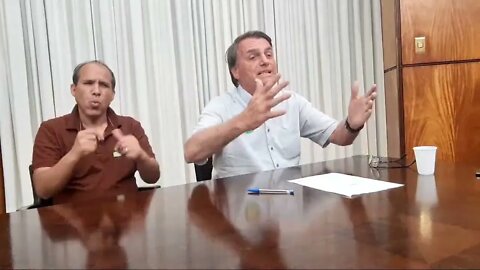 bolsonaro explica sobre "que rolou um clima" com venezuelanas