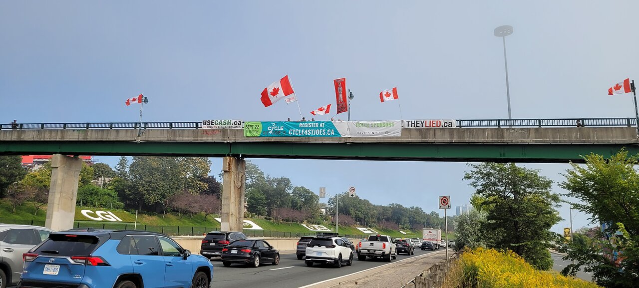 2024 09 14 Protest Gardiner Expressway, pedestrian bridge