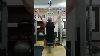 Lat Pulldown Andre