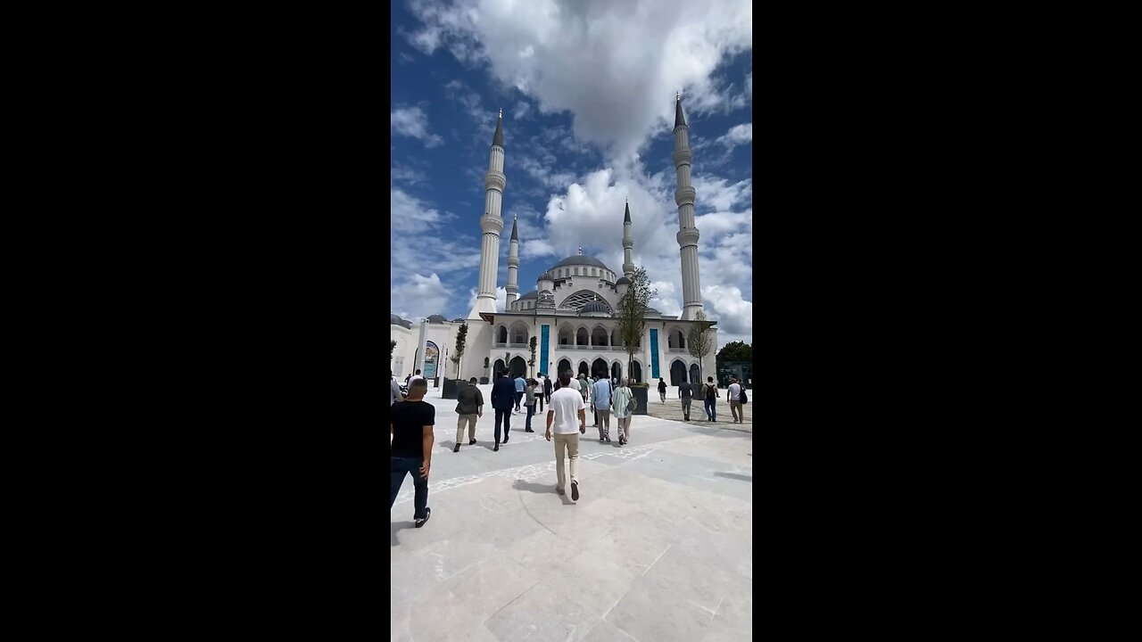 Biggest mosque in Istanbul 🎉😻