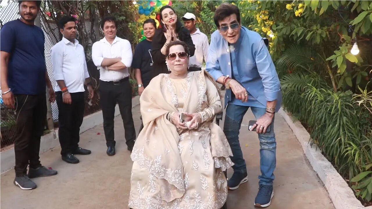 Jeetendra with wife Shobha Kapoor Cutest Video Together after a Long Time 😍😍