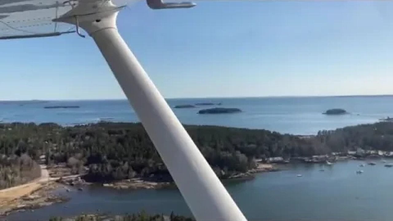 Short Field Takeoff at Stonington Municipal Airport (93B) in a Cessna C172SP Skyhawk