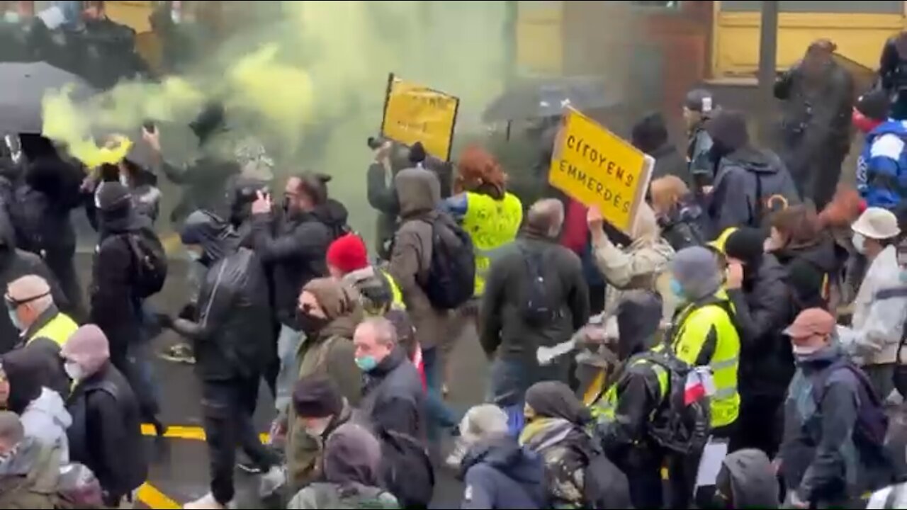 Paris, France Protest Vaccine Mandates & Lockdowns 1/8/22