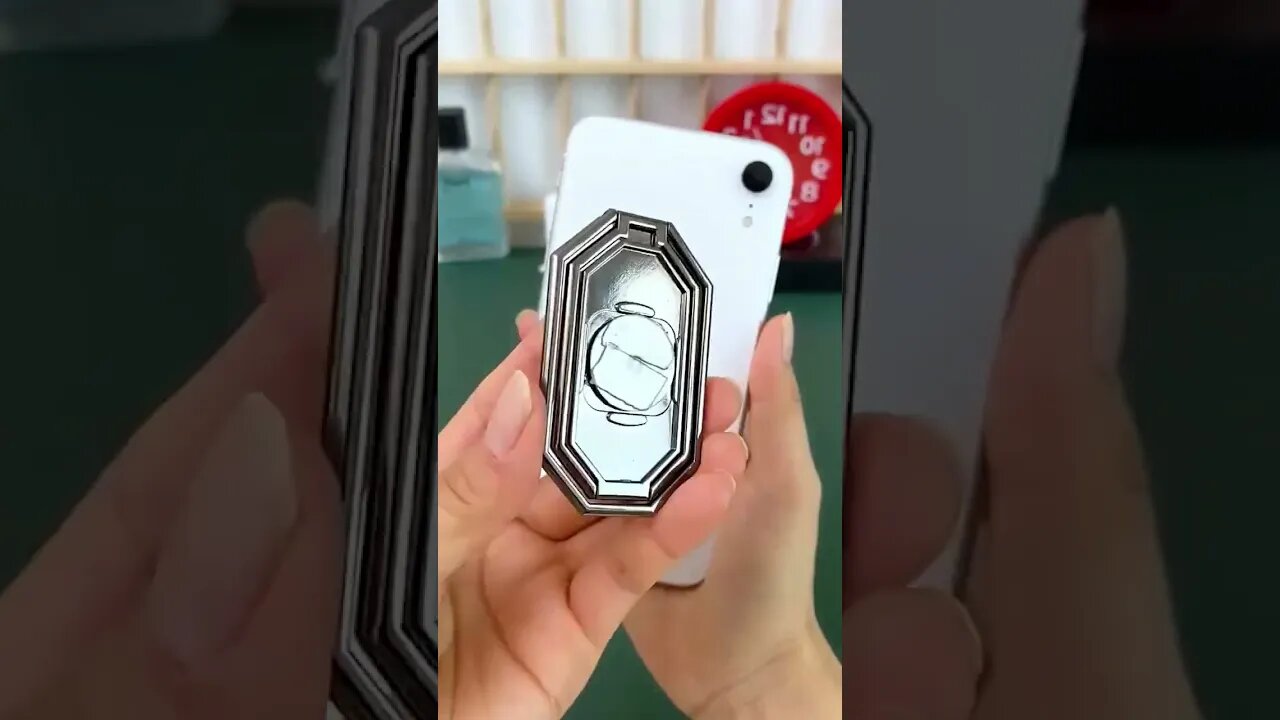 standing handphohe cool