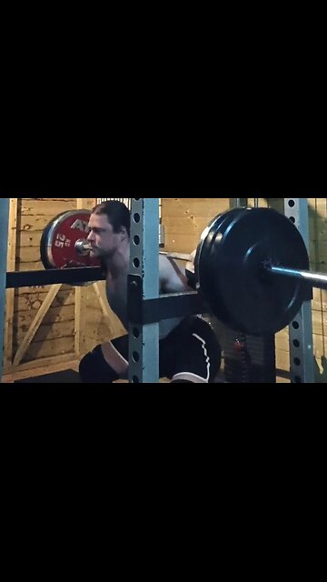 Easy 3x4 140 Kgs Pin Squat Back-offs. Last Set