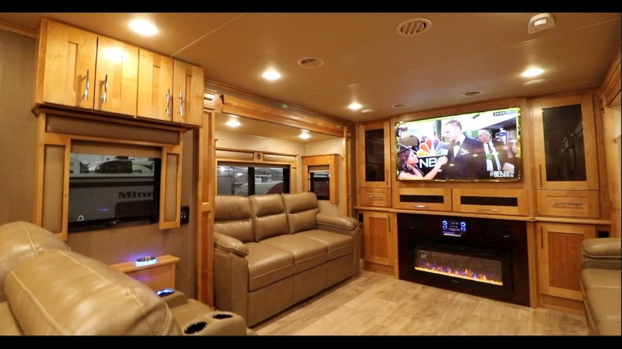 【RV Tour】5th Wheel Campers Walk Through