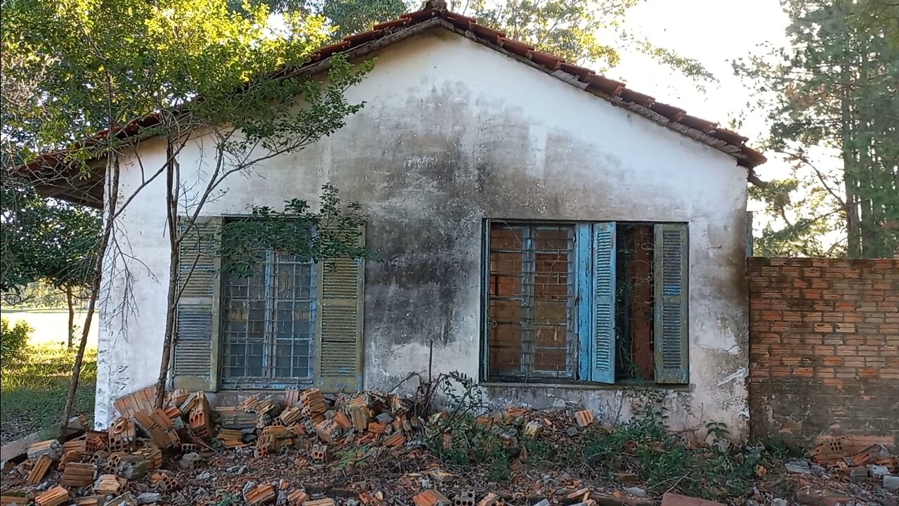 Casa abandonada em território rural/RS