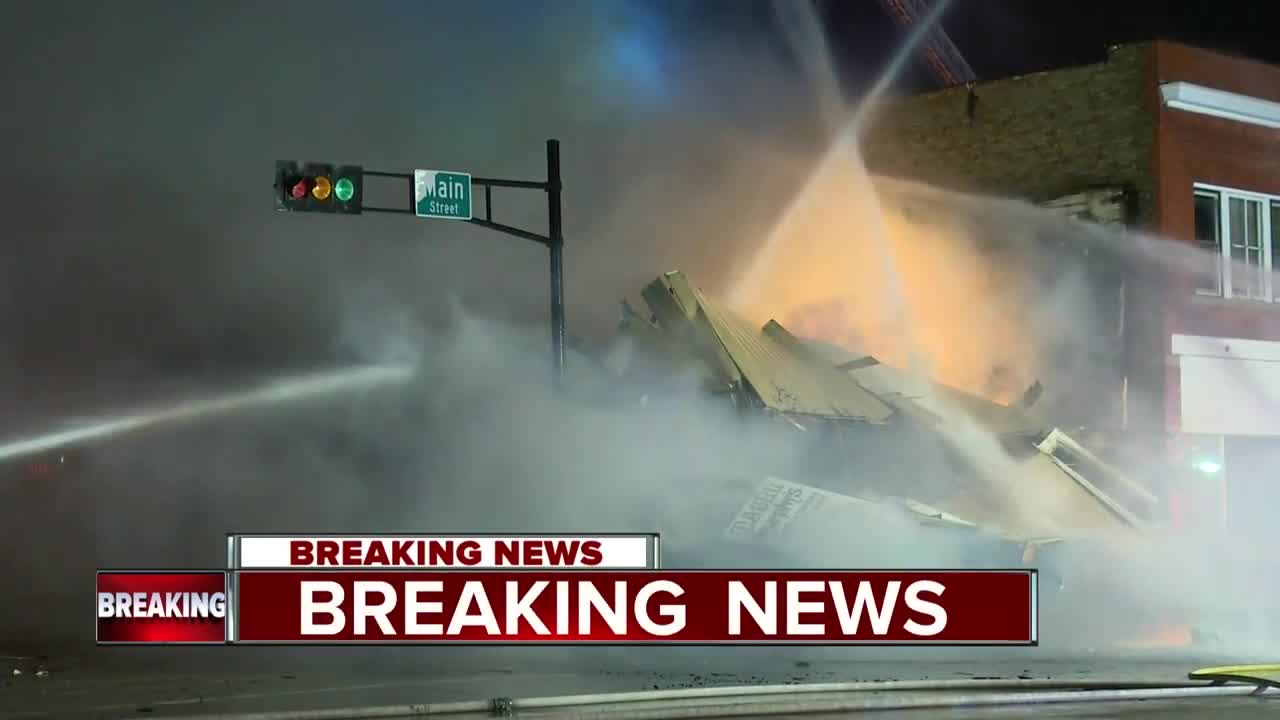 Bar collapses after fire in Oshkosh