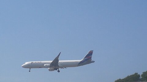 Airbus A321 PT-XPC na aproximação final antes de pousar em Manaus vindo de Guarulhos