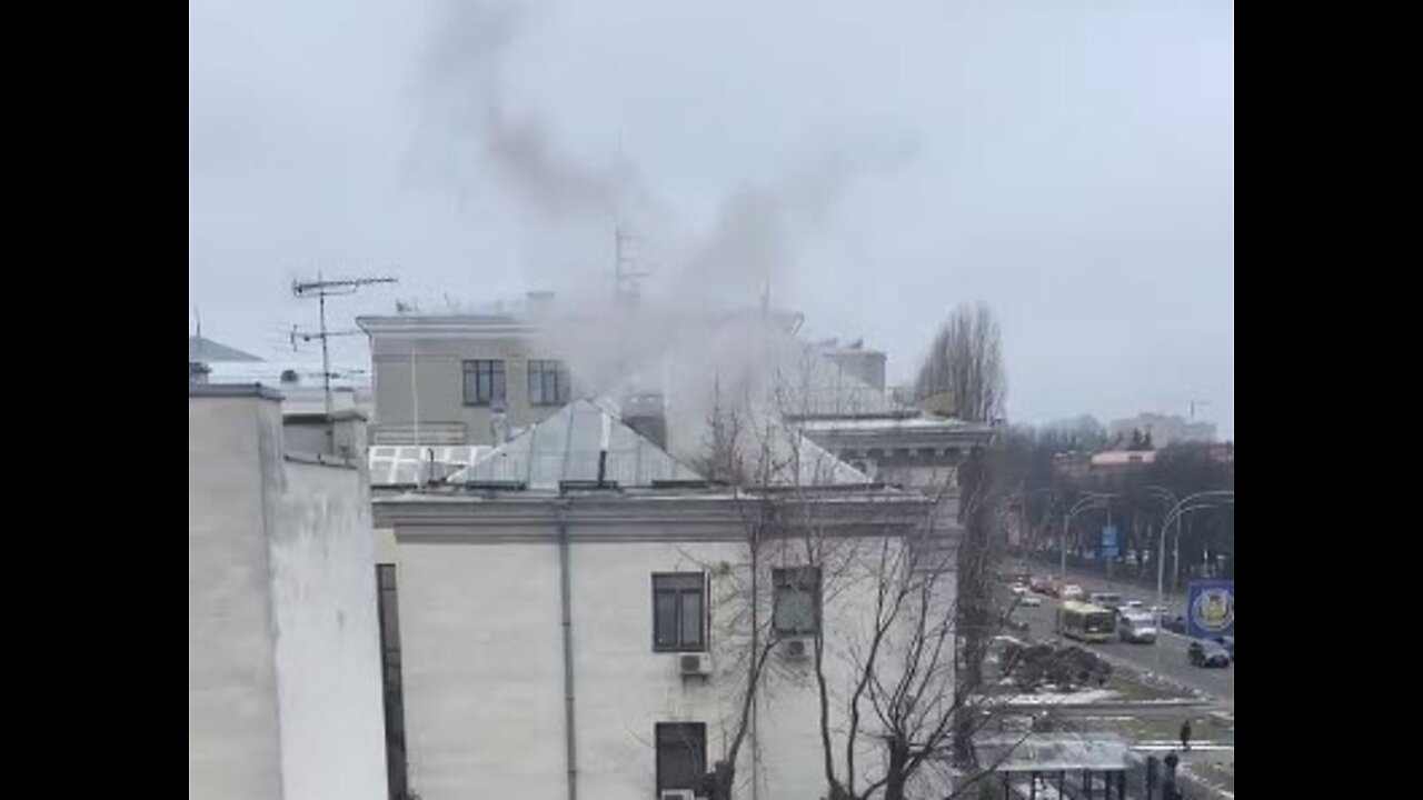 Ukraine: Smoke seen rising from the Russian embassy in Kyiv (Burning documents?)