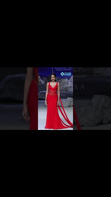 Sobhita Dhulipala on Ramp Walk at Lakme Fashion Week 🤩 #shorts