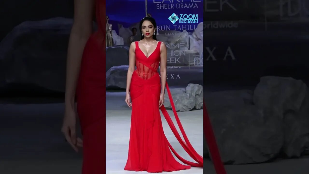 Sobhita Dhulipala on Ramp Walk at Lakme Fashion Week 🤩 #shorts