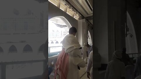 Cute Baby is doing Tawaf e Kabah, MashAllah