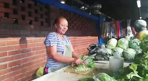 SOUTH AFRICA - Durban - Vegetable street vendor (Video) (k8W)