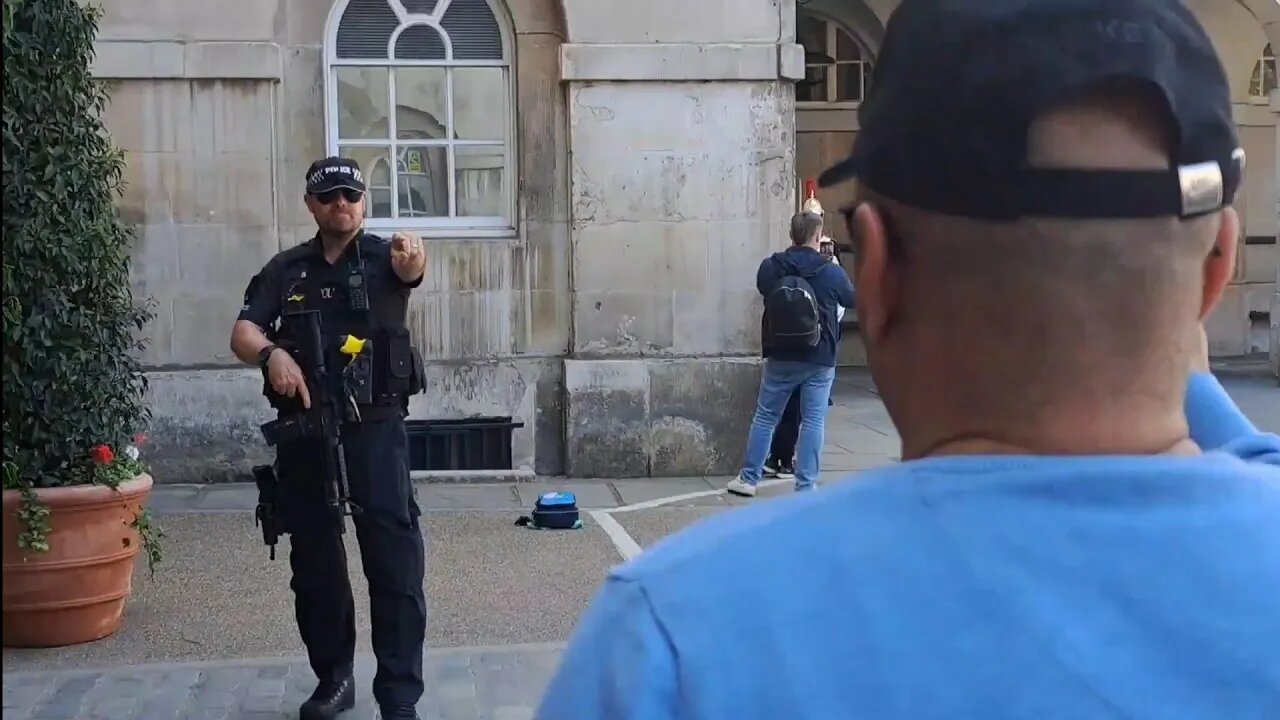 Armed police warns tourist to get back #horseguardsparade