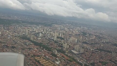 Boeing 737-800 PR-GZS decola de Guarulhos para Brasília